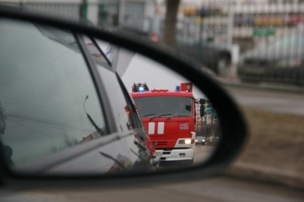 Уступи дoрогу пожарному автомобилю!