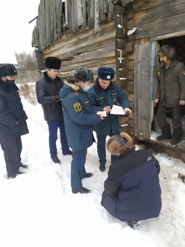 Сотрудники МЧС провели рейд по домам с печным отоплением