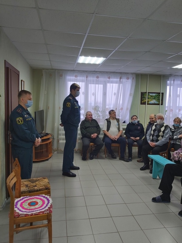 Пенсионерам напомнили о пожарной безопасности