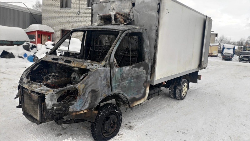 В Йошкар-Оле огнем уничтожен грузовой автомобиль