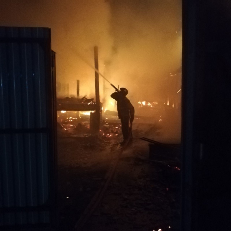 В Медведевском районе огнем повреждено частное хозяйство