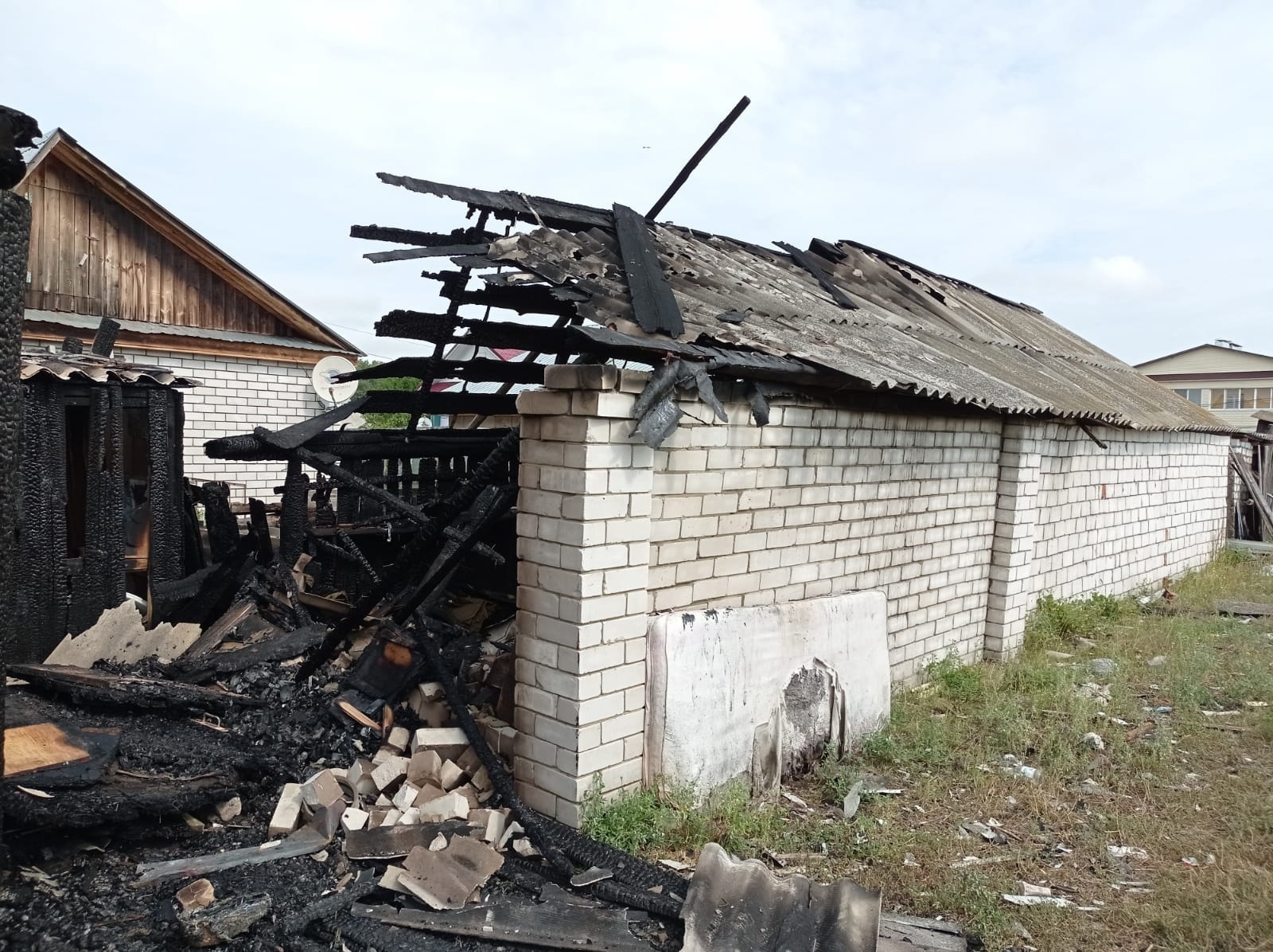 Звениговские огнеборцы не дали огню уничтожить жилой дом - Новости -  Главное управление МЧС России по Республике Марий Эл