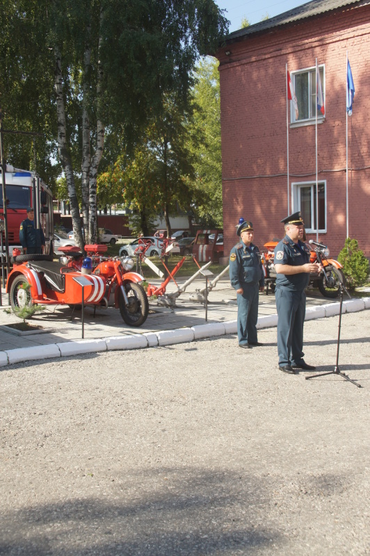 Специалисты МЧС провели торжественное мероприятие, посвященное Дню Государственного флага России