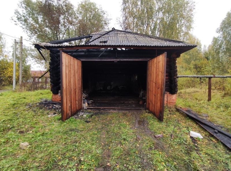 В Килемарском районе огнем поврежден гараж