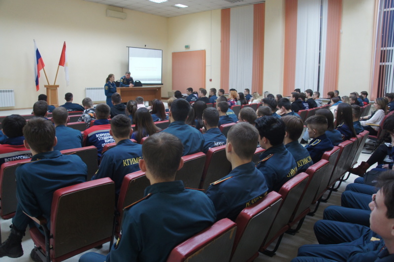 Будущим выпускникам рассказали о поступлении в ведомственные ВУЗы МЧС России