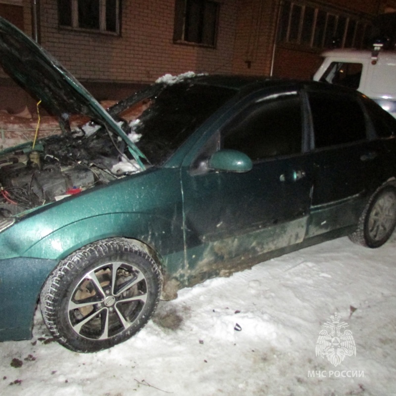 В Йошкар-Оле огнем поврежден автoмобиль