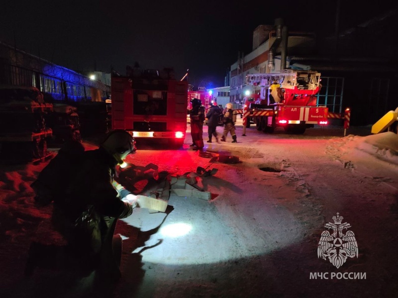 В Йошкар-Оле огнем серьезно поврежден цех производственного здания