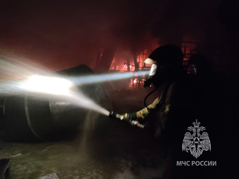 В Йошкар-Оле огнем серьезно поврежден цех производственного здания