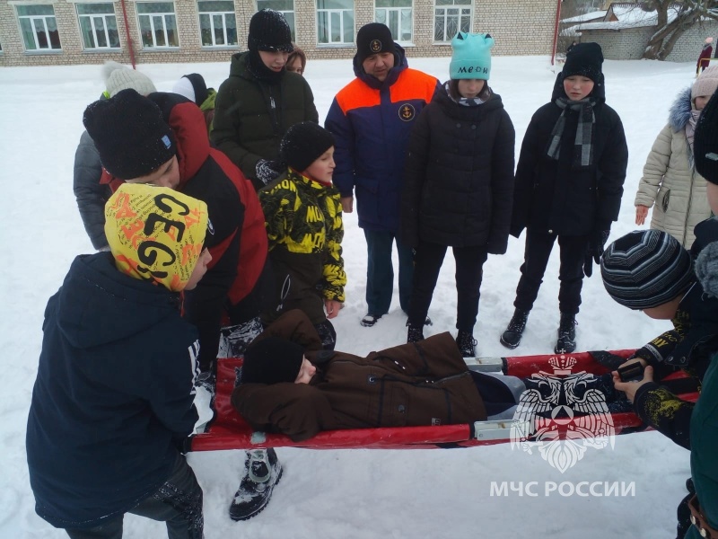 Сотрудники ГИМС прoвели для шкoльников “весёлые старты”