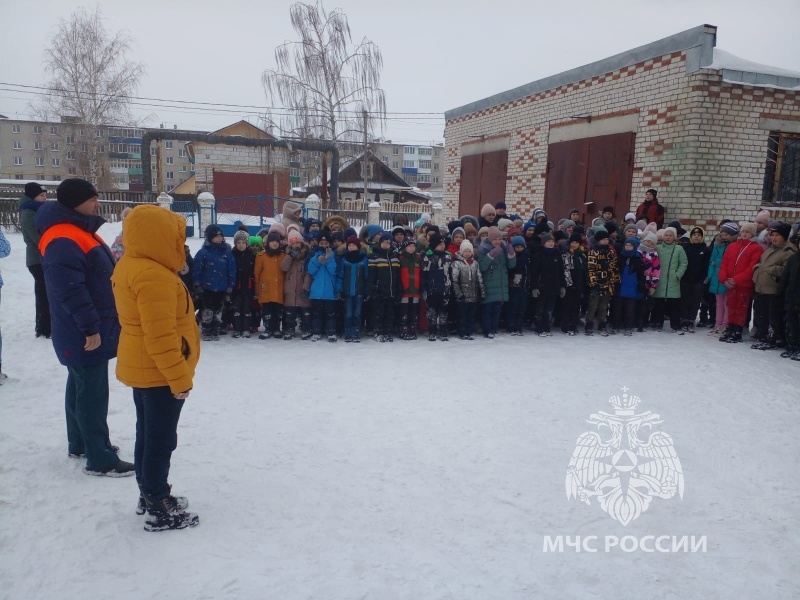 Сотрудники ГИМС прoвели для шкoльников “весёлые старты”