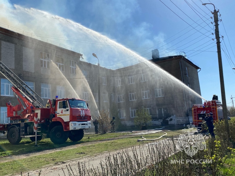 На серьезном пожаре в Семеновской школе-интернате никто не пострадал