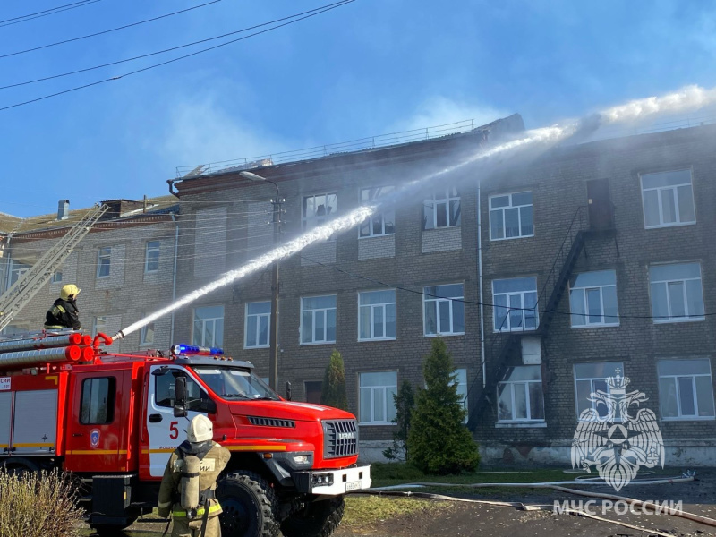 На серьезном пожаре в Семеновской школе-интернате никто не пострадал