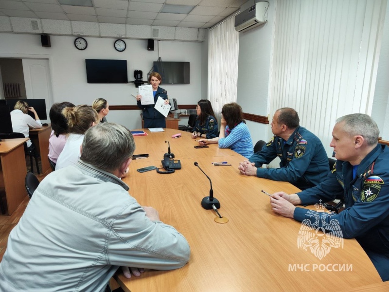 Специалисты спасательного ведомства приняли участие в Диктанте Победы