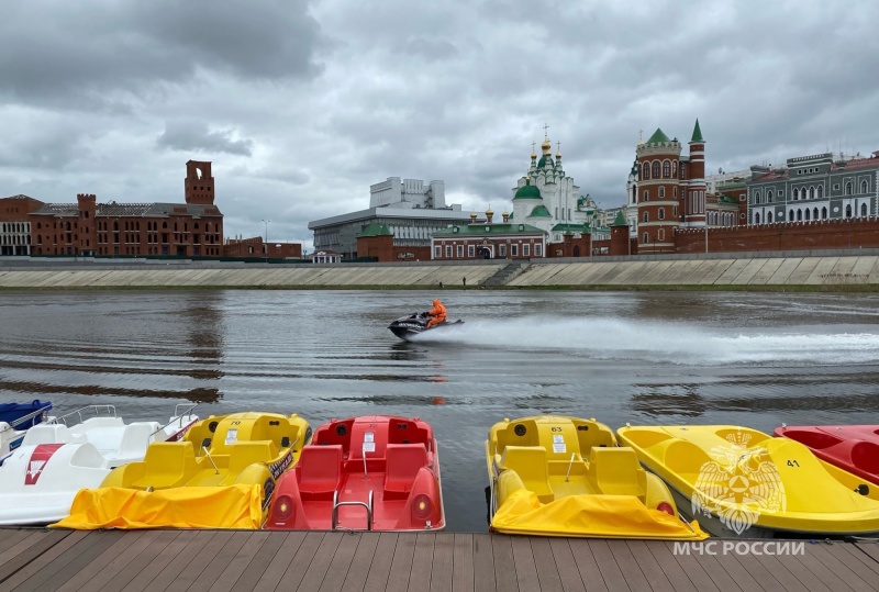 Сотрудниками центра ГИМС проведены занятия по спасению людей на воде