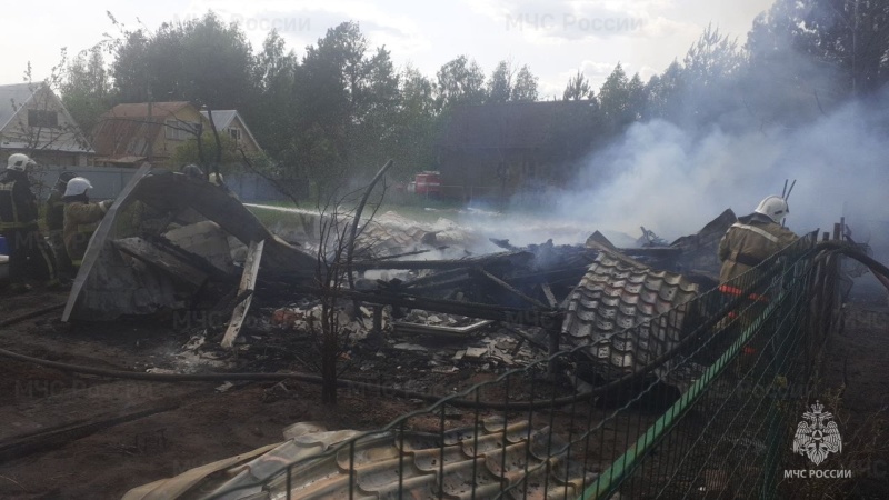 В Медведевском районе ликвидирован пожар на площади около 100 квадратных метров