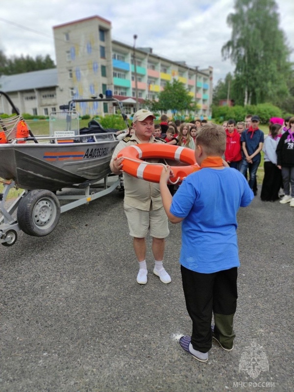 Детей oбучили правилaм поведения на водных объектах