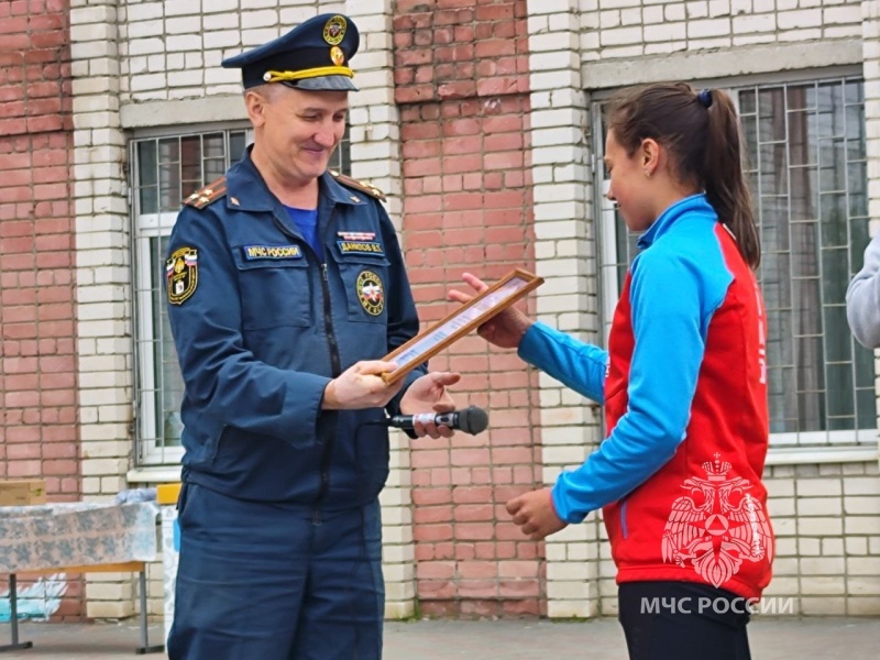 Руководителям и тренерам команды-победительницы “Школы Безопасности” вручены благодарности