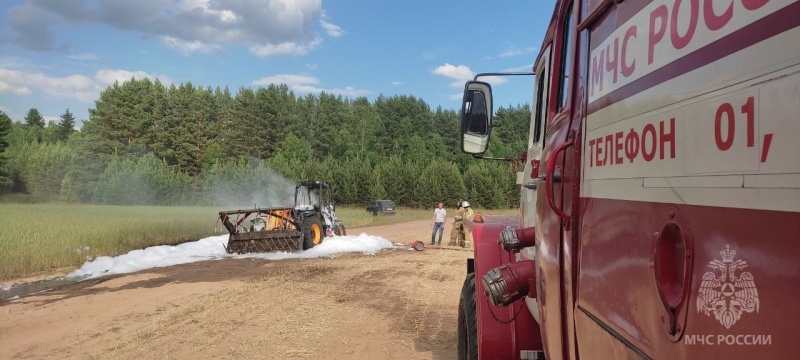 В Мари-Турекском районе огнем поврежден погрузчик