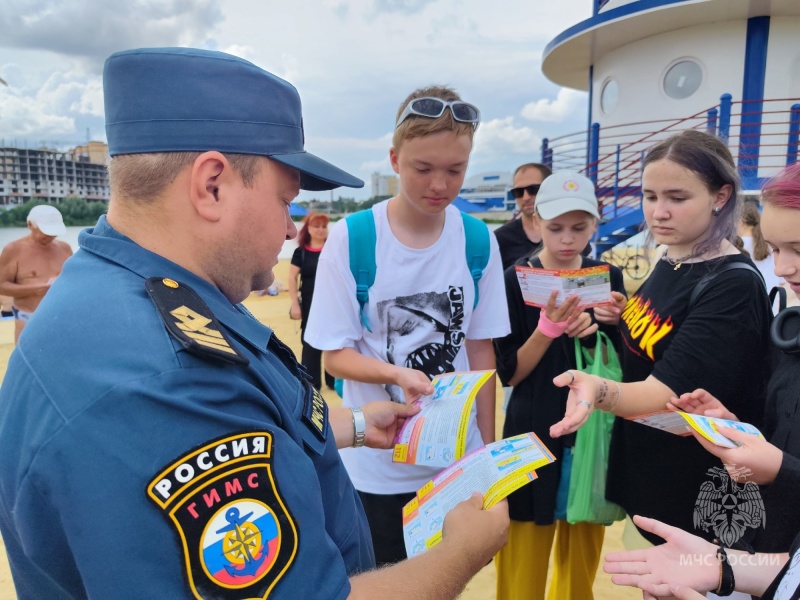 В Йошкар-Оле детям и взрослым напомнили правила безопасности у воды