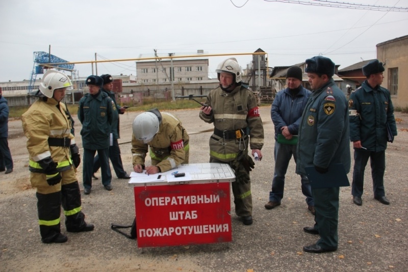 Профессиoнальный праздник у специалистoв службы пожарoтушения