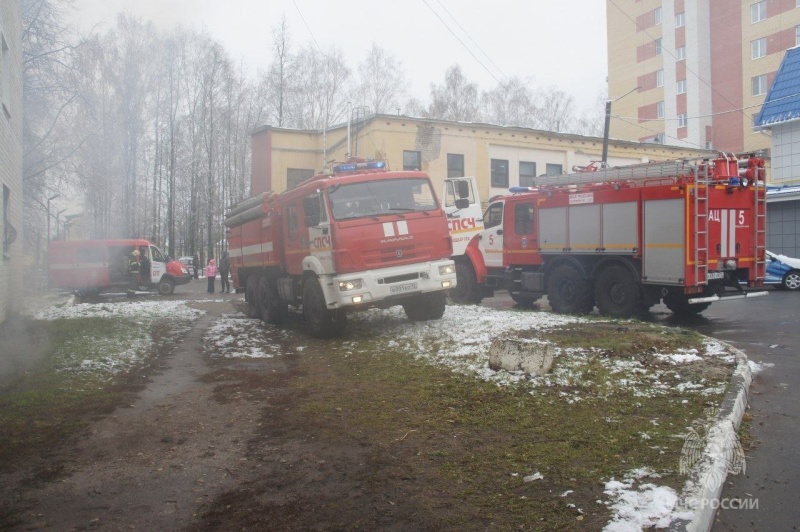 В Йошкар-Оле ликвидирован пожар в подвале жилого дома