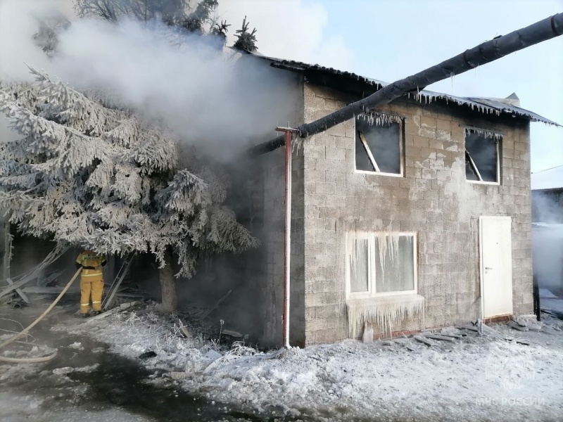 В Козьмодемьянске пожарные спасли 3 человек и эвакуировали 6 человек