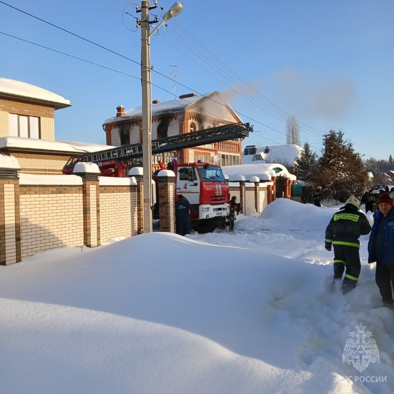 В Медведевском районе нa пожаре погиб пожилой мужчина