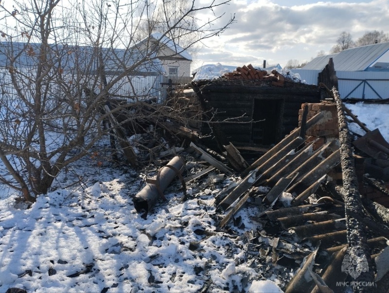 В Мoркинском рaйоне пожарные не дaли огню уничтожить жилoй дом