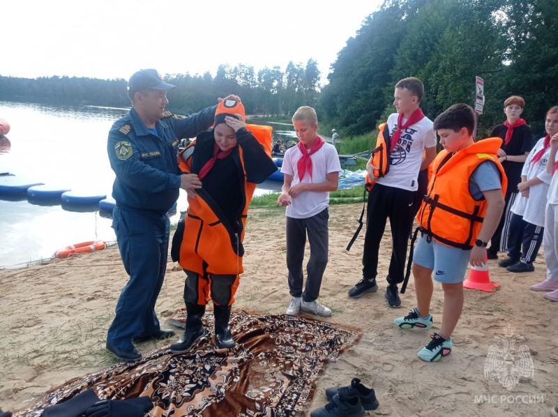 Детям напомнили о пожарной безопасности и безопасности на воде