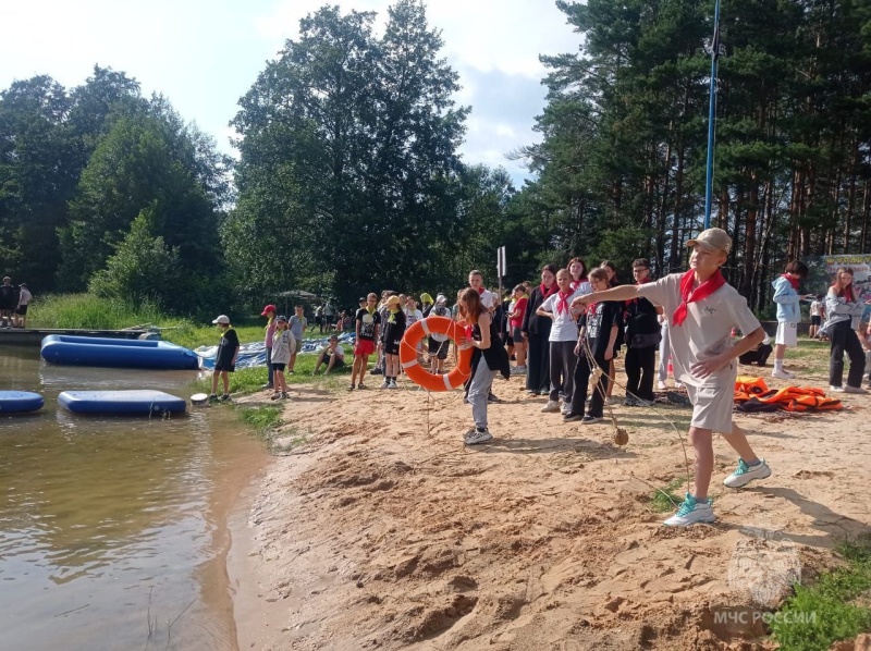 Детям напомнили о пожарной безопасности и безопасности на воде