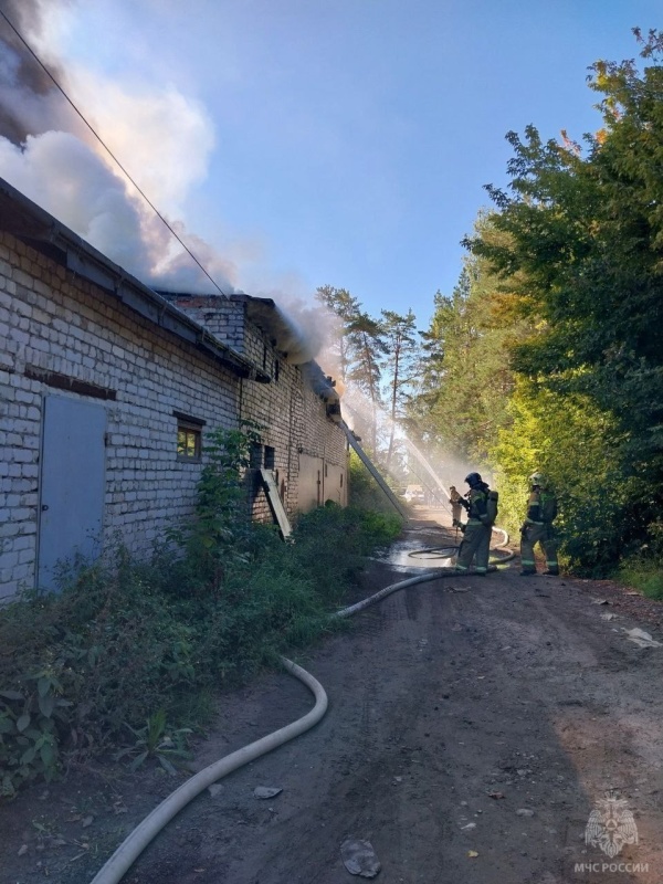 В Волжске огнем уничтожен автосервис